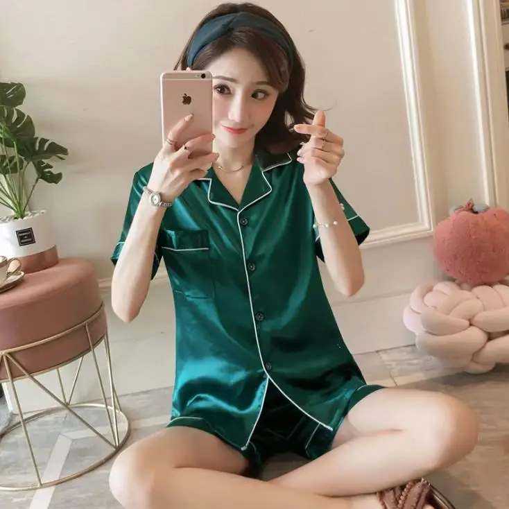 Pajamas Women's Silk Shorts Short Sleeve Cardigan Lapel Solid Color 13 Color Home Service Set Nightdress
Pajamas Women's Silk Shorts Short Sleeve Cardigan Lapel Solid Color 13 Color Home Service Set Nightdress