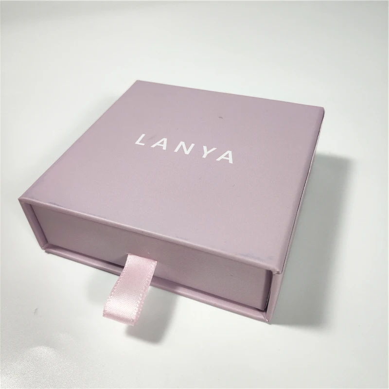 Wooden Jewelry Box And Pouch Logo Customized Packaging Jewelry Box For Earrings/Necklaces/Bracelets
Wooden Jewelry Box And Pouch Logo Customized Packaging Jewelry Box For Earrings/Necklaces/Bracelets
