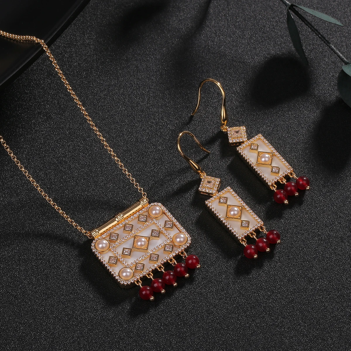 Stocks Selling Handmade copper Jewelry with gemstone Accept Small Order Fashionable shell necklace&earring set
Stocks Selling Handmade copper Jewelry with gemstone Accept Small Order Fashionable shell necklace&earring set