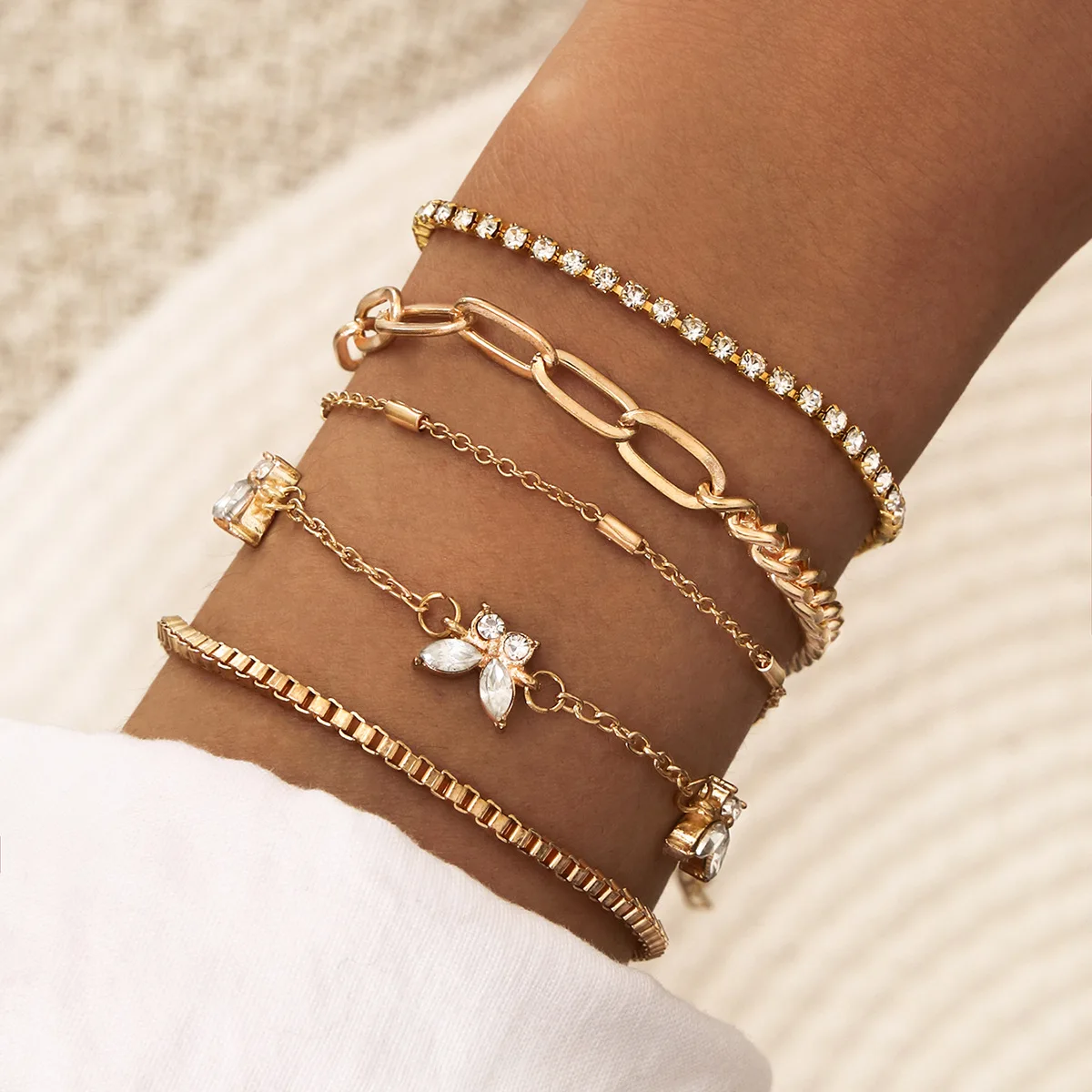 Butterfly Copper Chain Gold Cuban Link Bracelet Diamond Claw Chain Handmade Multi-layer Rhinestone Bangle Set Jewelry
Butterfly Copper Chain Gold Cuban Link Bracelet Diamond Claw Chain Handmade Multi-layer Rhinestone Bangle Set Jewelry