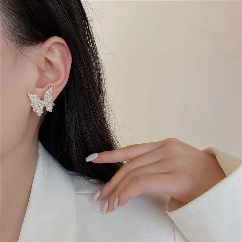 S925 silver needle bow crystal earrings 2021 new trendy Korean temperament shiny net red earrings female earrings
S925 silver needle bow crystal earrings 2021 new trendy Korean temperament shiny net red earrings female earrings