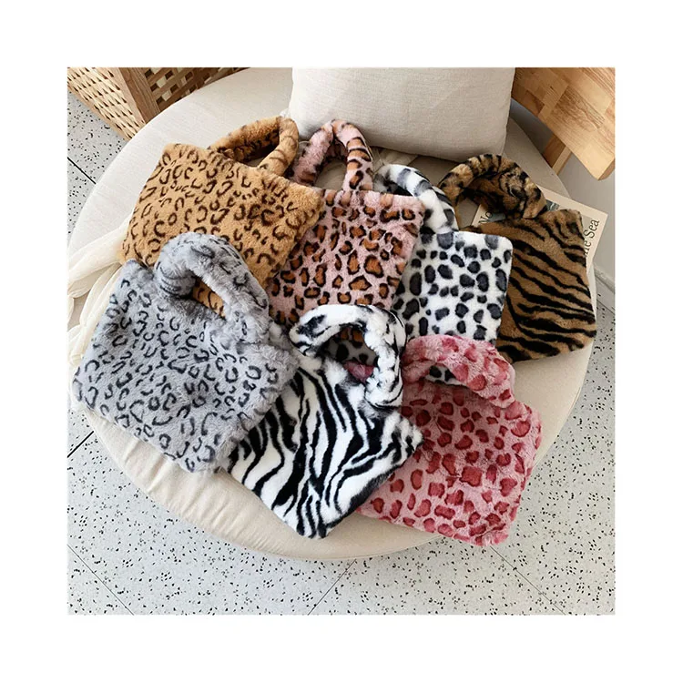 Winter new fashion shoulder bag female leopard female handbag chain large plush winter handbag Messenger bag soft warm fur bag
Winter new fashion shoulder bag female leopard female handbag chain large plush winter handbag Messenger bag soft warm fur bag