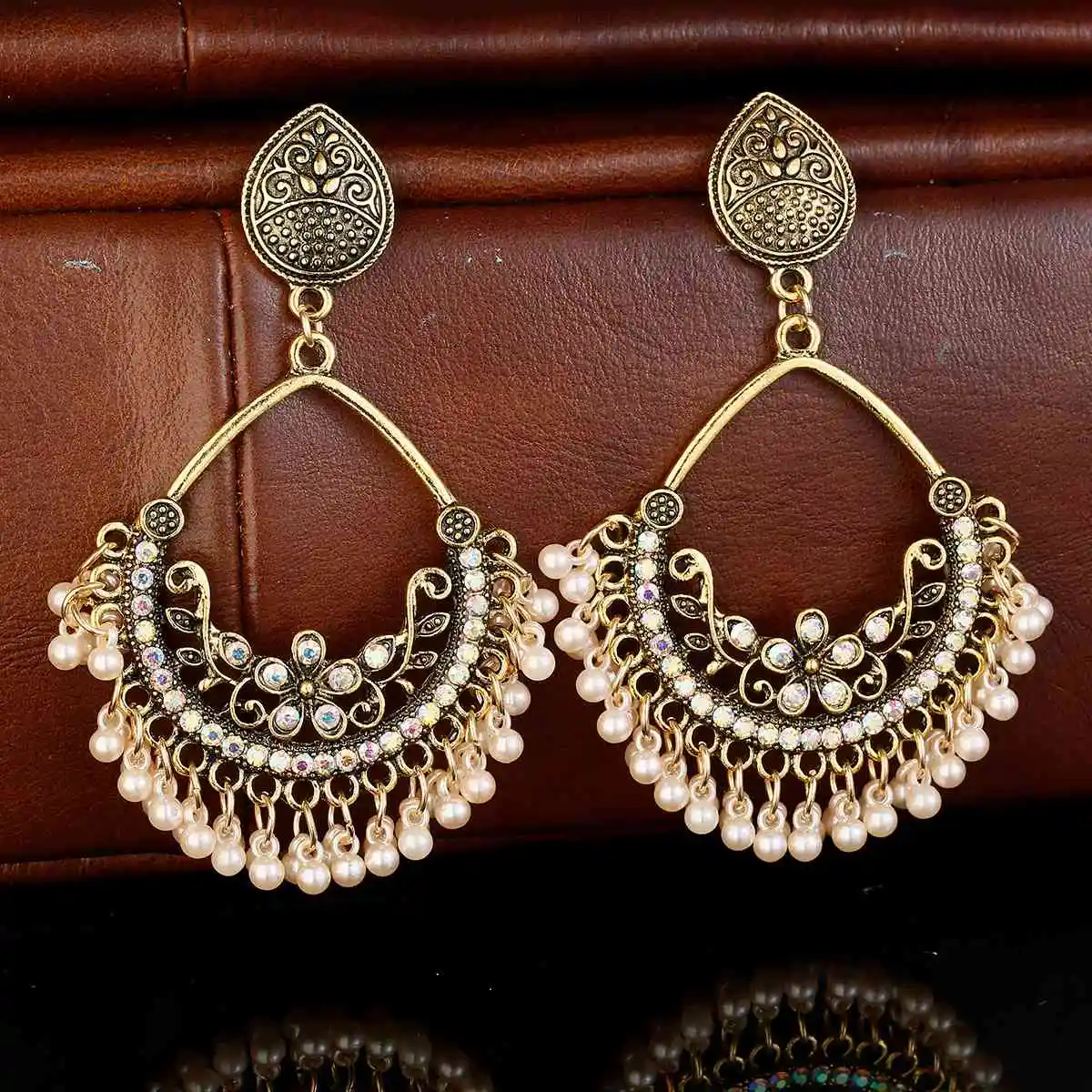 New Fashion Gold Color Flower Drop Earrings For Women Bohemian Luxury Pearl Rhinestone Indian Earring Party Gift
New Fashion Gold Color Flower Drop Earrings For Women Bohemian Luxury Pearl Rhinestone Indian Earring Party Gift