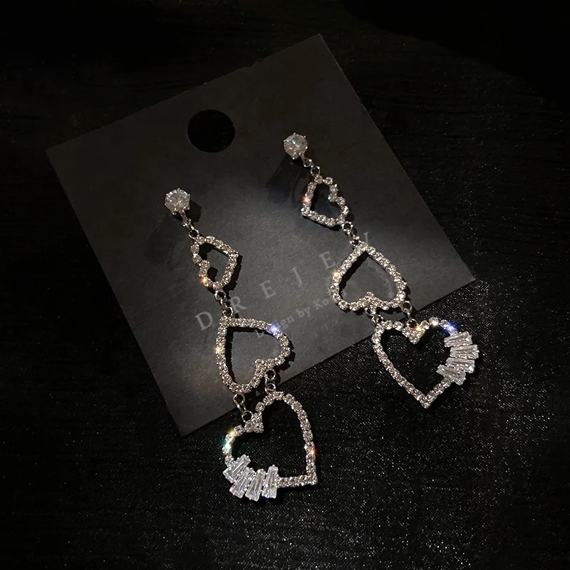 Vintage Minimalist Geometric Shining Rhinestone Heart Pendant Dangle Earrings For Women Wedding Party Jewelry, Picture shows
Vintage Minimalist Geometric Shining Rhinestone Heart Pendant Dangle Earrings For Women Wedding Party Jewelry, Picture shows