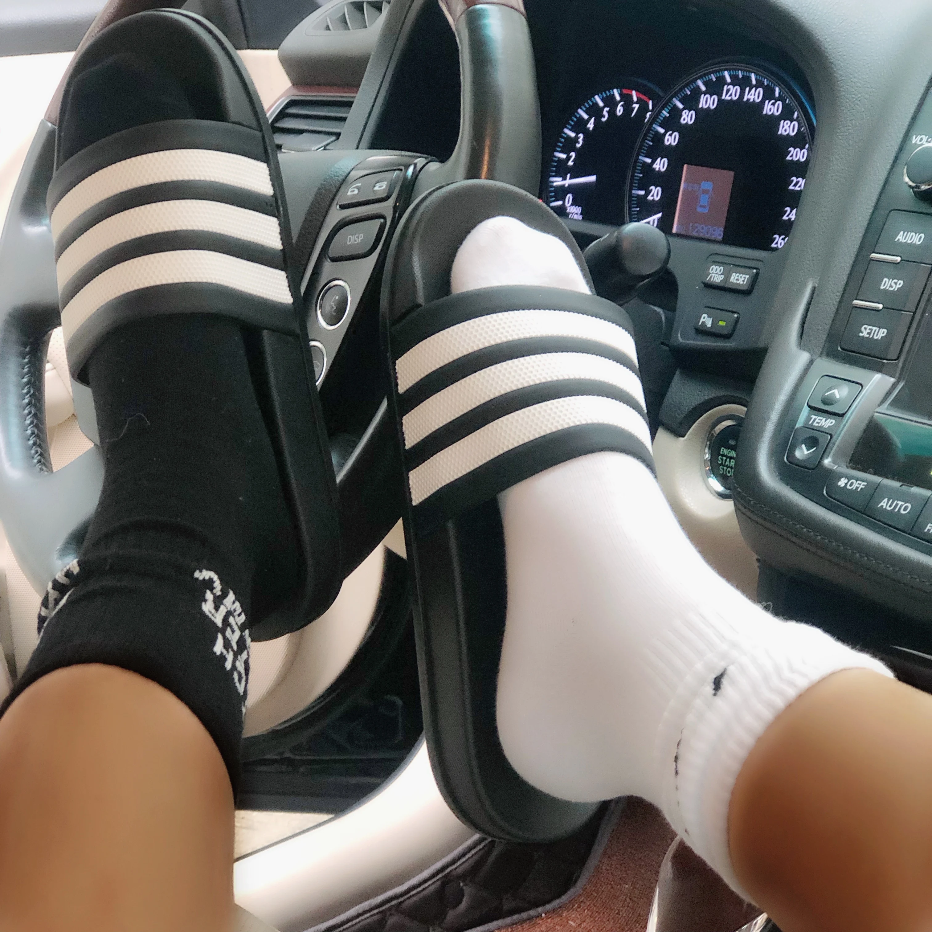 New fashion ladies sandals flat shoes beach diamond strap slides women ladies sandals
New fashion ladies sandals flat shoes beach diamond strap slides women ladies sandals