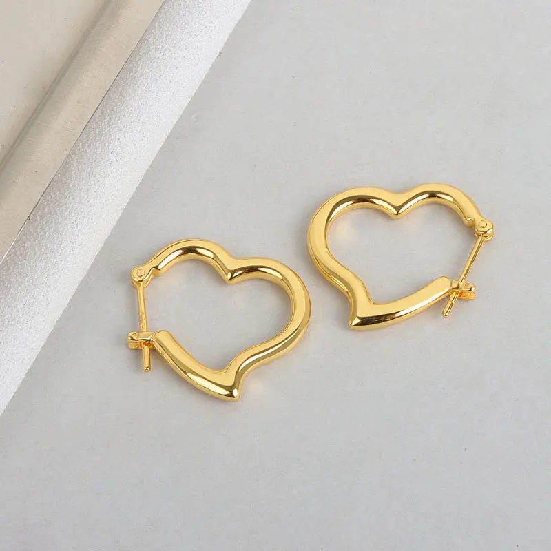 INS Trendy White Gold Plated S925 Sterling Silver Heart Hoop Earring Simple 925 Sterling Silver Heart Huggie Hoop Earrings
INS Trendy White Gold Plated S925 Sterling Silver Heart Hoop Earring Simple 925 Sterling Silver Heart Huggie Hoop Earrings