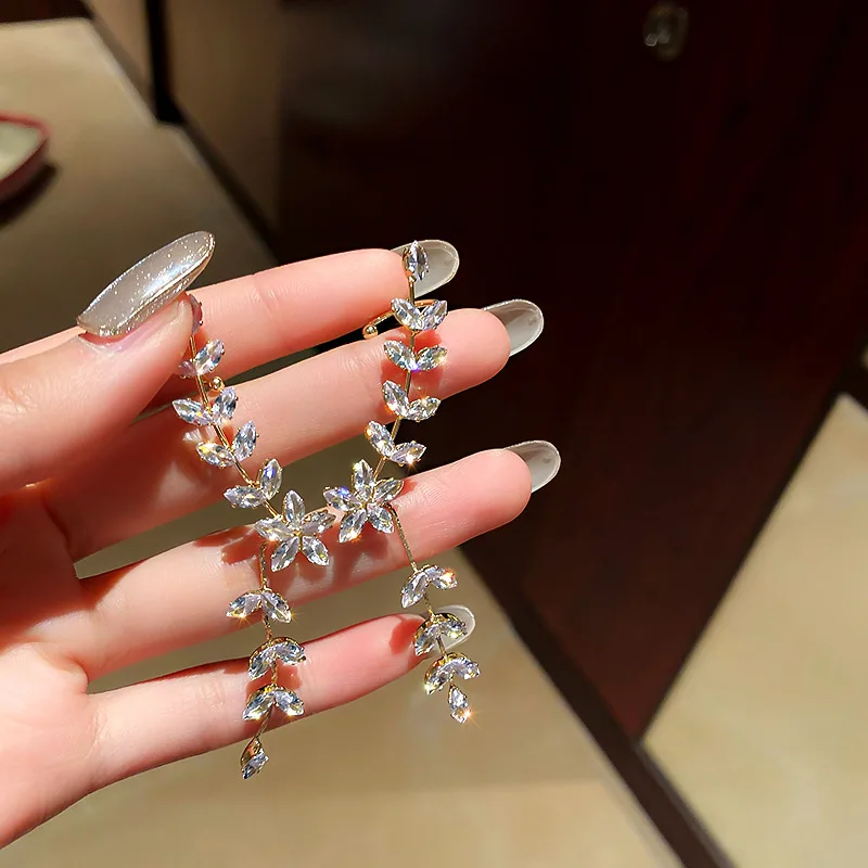 Korean Style Chic 925 Sterling Steel Needle Diamond Paved Zircon Flower Leaf Cuff Earring Zircon Flower Tassel Ear Bones Clip
Korean Style Chic 925 Sterling Steel Needle Diamond Paved Zircon Flower Leaf Cuff Earring Zircon Flower Tassel Ear Bones Clip