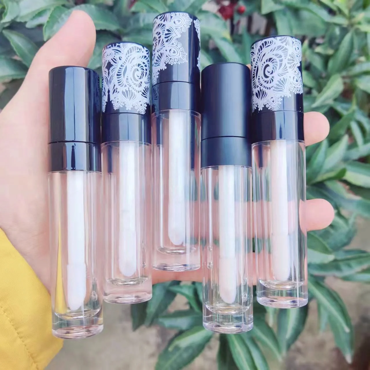 High Quality Small Mini Empty Chunky Black Lipgloss 8Ml Round Tubes Packaging Luxury Container Glass
High Quality Small Mini Empty Chunky Black Lipgloss 8Ml Round Tubes Packaging Luxury Container Glass