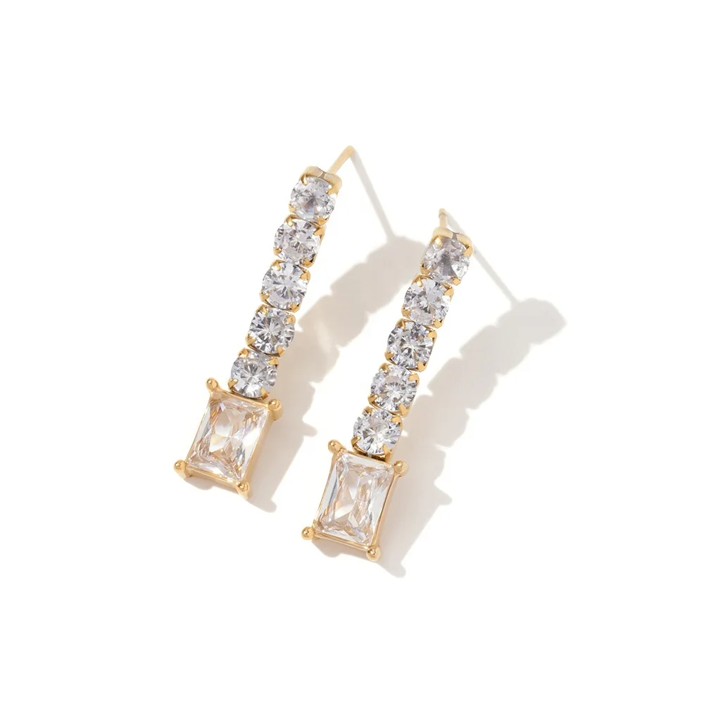 Ins Trendy Iced Out Clear Cubic Zirconia Tennis Chain 18k Gold Plated Stainless Steel Drop Earring
Ins Trendy Iced Out Clear Cubic Zirconia Tennis Chain 18k Gold Plated Stainless Steel Drop Earring