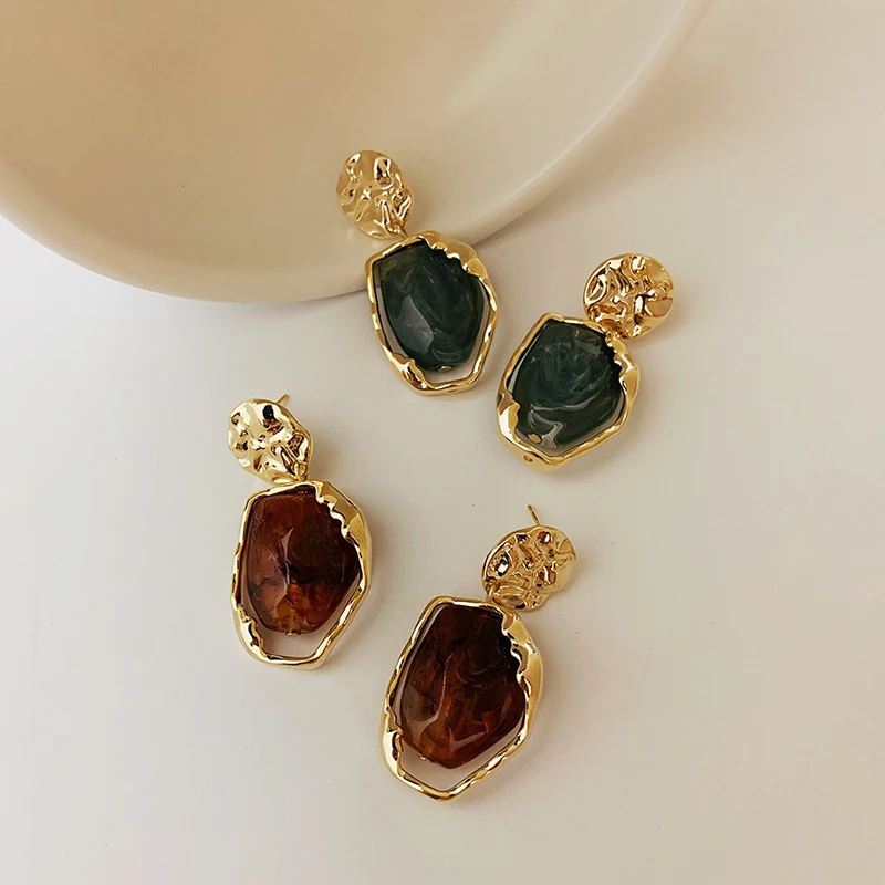 New Trendy Irregular Metal Texture Design Resin Earring Vintage Hollow Alloy Acrylic Drop Earring Women Party Jewelry
New Trendy Irregular Metal Texture Design Resin Earring Vintage Hollow Alloy Acrylic Drop Earring Women Party Jewelry