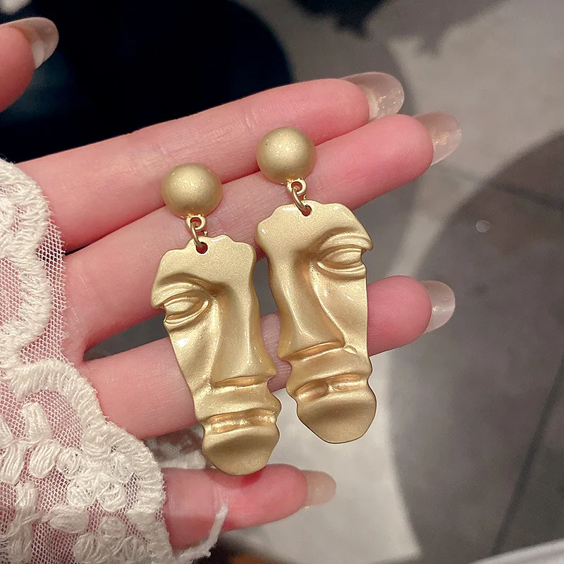 Dvacaman 2021 Luxury S925 Vintage Portrait Gold Plated Statement Drop Dangle Earrings Jewelry for Women Wholesale
Dvacaman 2021 Luxury S925 Vintage Portrait Gold Plated Statement Drop Dangle Earrings Jewelry for Women Wholesale