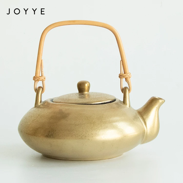 Joyye Unique Gold Ceramic Teapots Customized Handmade Decorative Ceramic Teapot With Rattan Handle
Joyye Unique Gold Ceramic Teapots Customized Handmade Decorative Ceramic Teapot With Rattan Handle