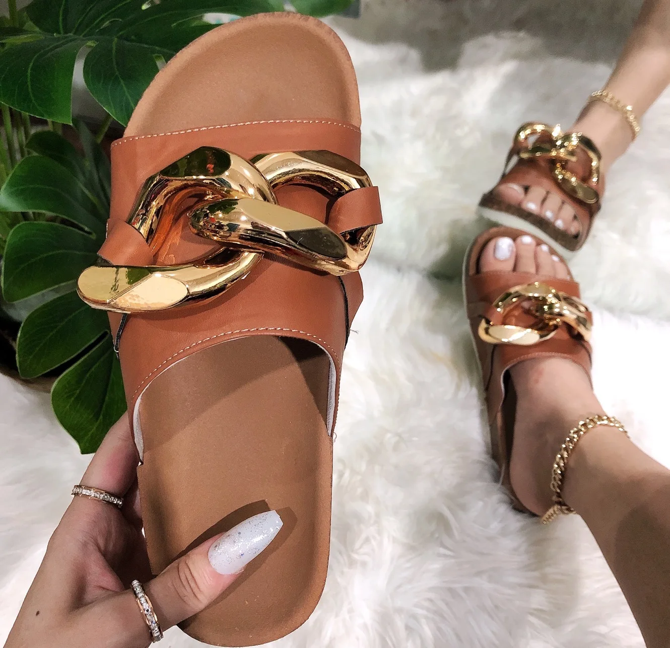2021 Summer Slippers Metal chain Flat Outdoors Casual Beach Shoes Women Sandals Slippers Fashion Slipper, Black, pink, khaki,white
2021 Summer Slippers Metal chain Flat Outdoors Casual Beach Shoes Women Sandals Slippers Fashion Slipper, Black, pink, khaki,white