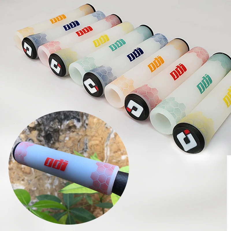 Hotsales MTB handlebar grips Shockproof Silicone 12.8cm bicycle grips Bicycle Parts, Blue/red/orange/yellow/green
Hotsales MTB handlebar grips Shockproof Silicone 12.8cm bicycle grips Bicycle Parts, Blue/red/orange/yellow/green