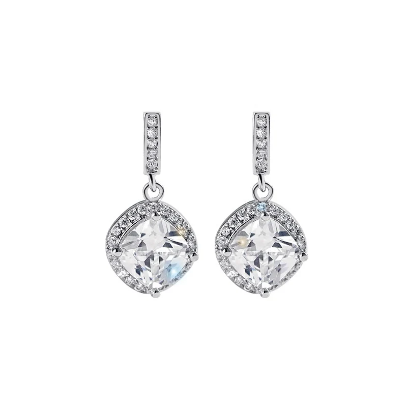 2020 New Fashion Jewelry Wholesale Luxury Design Charm Women Round Shaped Crystal Rhinestone 925 Silver Earrings
2020 New Fashion Jewelry Wholesale Luxury Design Charm Women Round Shaped Crystal Rhinestone 925 Silver Earrings