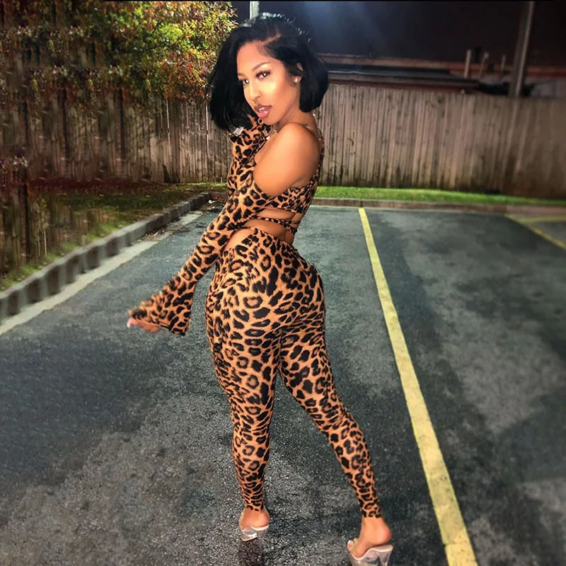 2021 fashion one shoulder crop top 2 piece sets summer leopard pants two peice set women clothing
2021 fashion one shoulder crop top 2 piece sets summer leopard pants two peice set women clothing