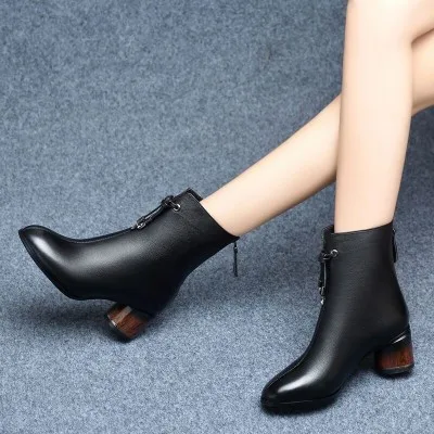 Winter Leather High Boots Black Velvet Thick Warm Women's Shoes Thick Med Heel Ankle Women's Boots
Winter Leather High Boots Black Velvet Thick Warm Women's Shoes Thick Med Heel Ankle Women's Boots