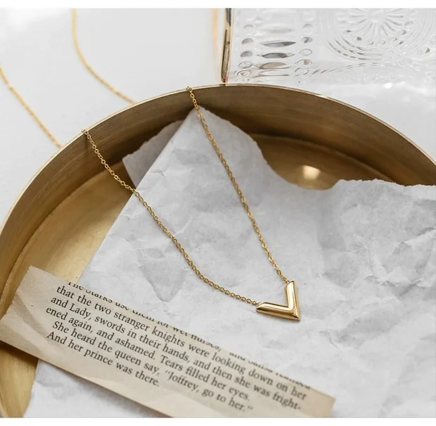 Fashion Luxury Brand Necklace Channel Letter V Necklace for Women Bling Bling Zircon Silver Gold Plated Jewelry
Fashion Luxury Brand Necklace Channel Letter V Necklace for Women Bling Bling Zircon Silver Gold Plated Jewelry