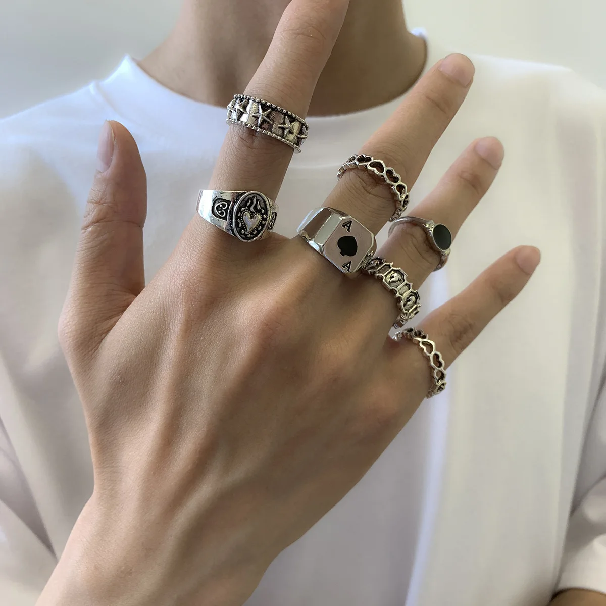 European and American Creative Gothic Style Metal Knuckle Ring Men's Hollow Geometric Wide Retro Silver Color Joint Ring Set, As pic
European and American Creative Gothic Style Metal Knuckle Ring Men's Hollow Geometric Wide Retro Silver Color Joint Ring Set, As pic
