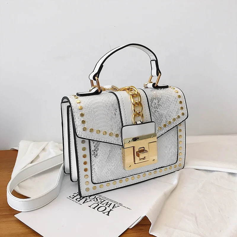 2022 Hot selling fashion ladies lock rivet purses and hand bags pu luxury bags handbags for women
2022 Hot selling fashion ladies lock rivet purses and hand bags pu luxury bags handbags for women