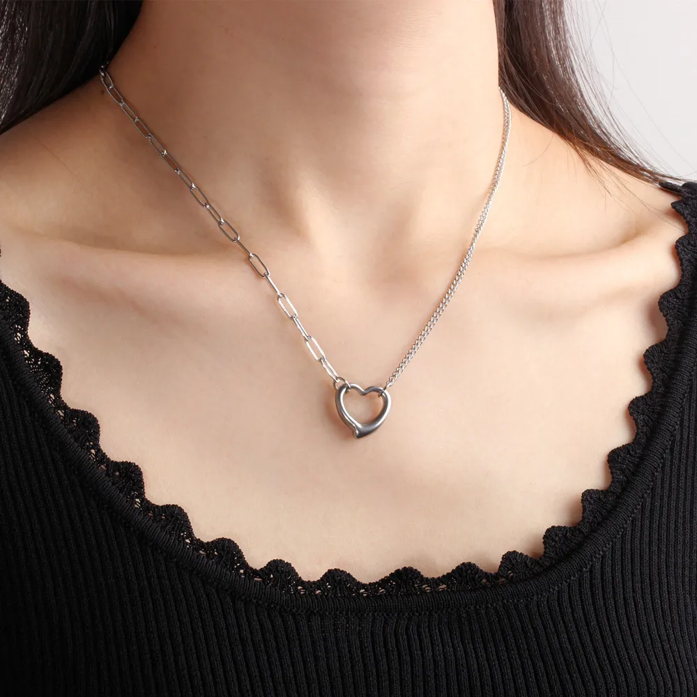 Luxury Stainless Steel Heart Pendant Necklace New Designer Silver Couple Necklace Chic Clavicle Chain Choker Daily Jewelry, Silver color
Luxury Stainless Steel Heart Pendant Necklace New Designer Silver Couple Necklace Chic Clavicle Chain Choker Daily Jewelry, Silver color