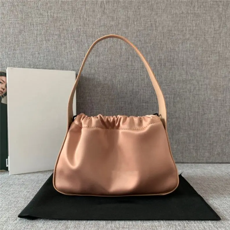 Brand Wang Women Bags Silk Drawstring Handbag Black And Pink Letter Print Single-Shoulder Bag
Brand Wang Women Bags Silk Drawstring Handbag Black And Pink Letter Print Single-Shoulder Bag