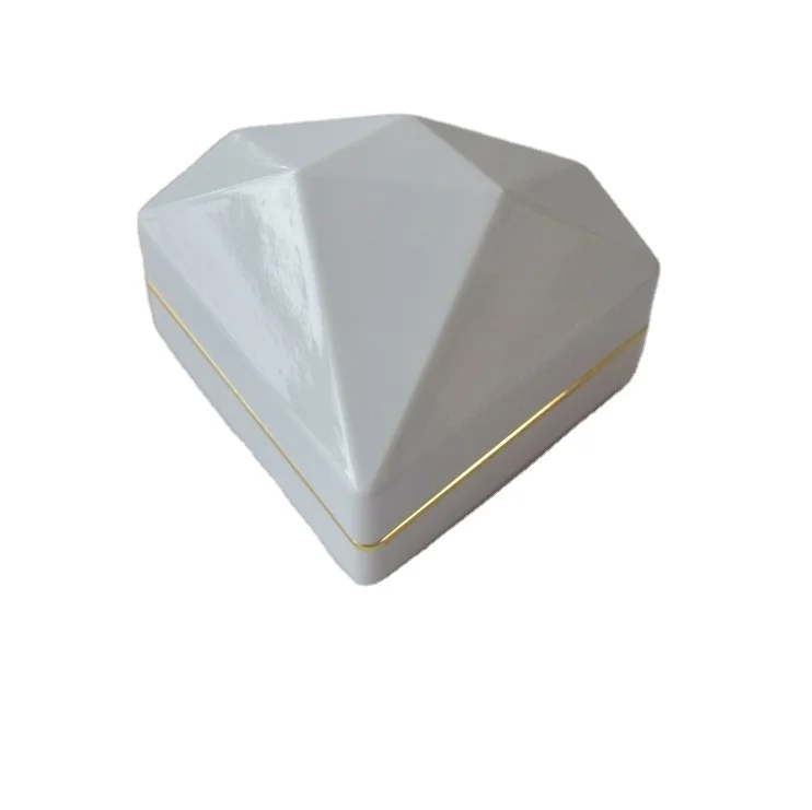 2020 hot sale popular stylish fashionable LED light ivory color rubber painting finish Jewelry ring Box size 9.1 x 7.5 x 5.2 cm, Quick dispatch ivory color and can customize clients interested colors
2020 hot sale popular stylish fashionable LED light ivory color rubber painting finish Jewelry ring Box size 9.1 x 7.5 x 5.2 cm, Quick dispatch ivory color and can customize clients interested colors