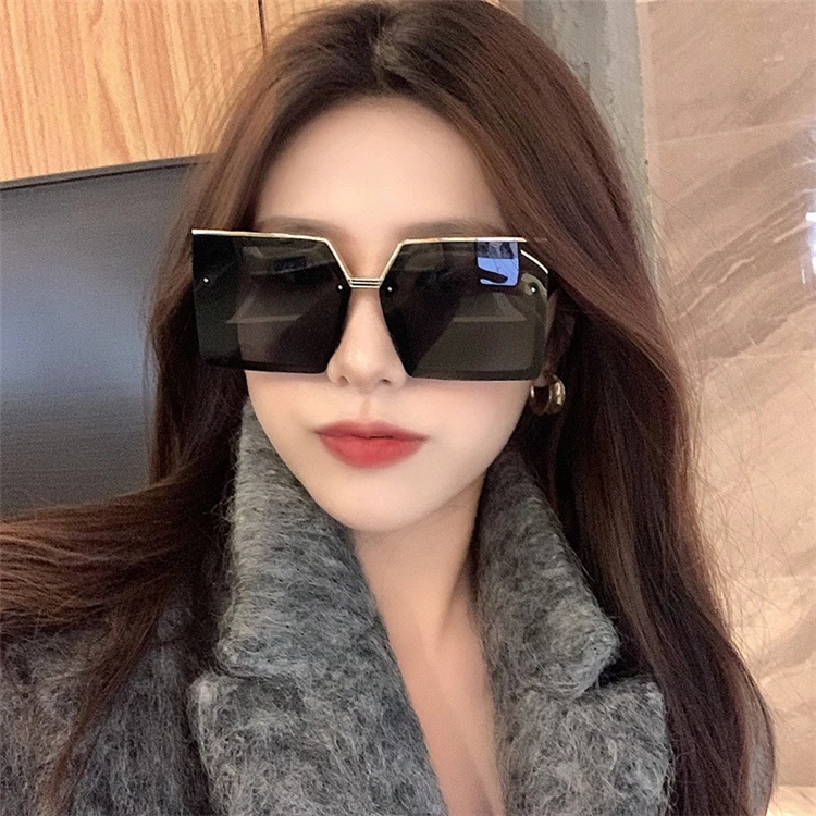 DUODUOCOLOR 2021 Fashion new square womens sun glasses big face show thin Uv protection men sun glasses B10373, Black gold frame black gray piece, permeate tea gold frame
DUODUOCOLOR 2021 Fashion new square womens sun glasses big face show thin Uv protection men sun glasses B10373, Black gold frame black gray piece, permeate tea gold frame