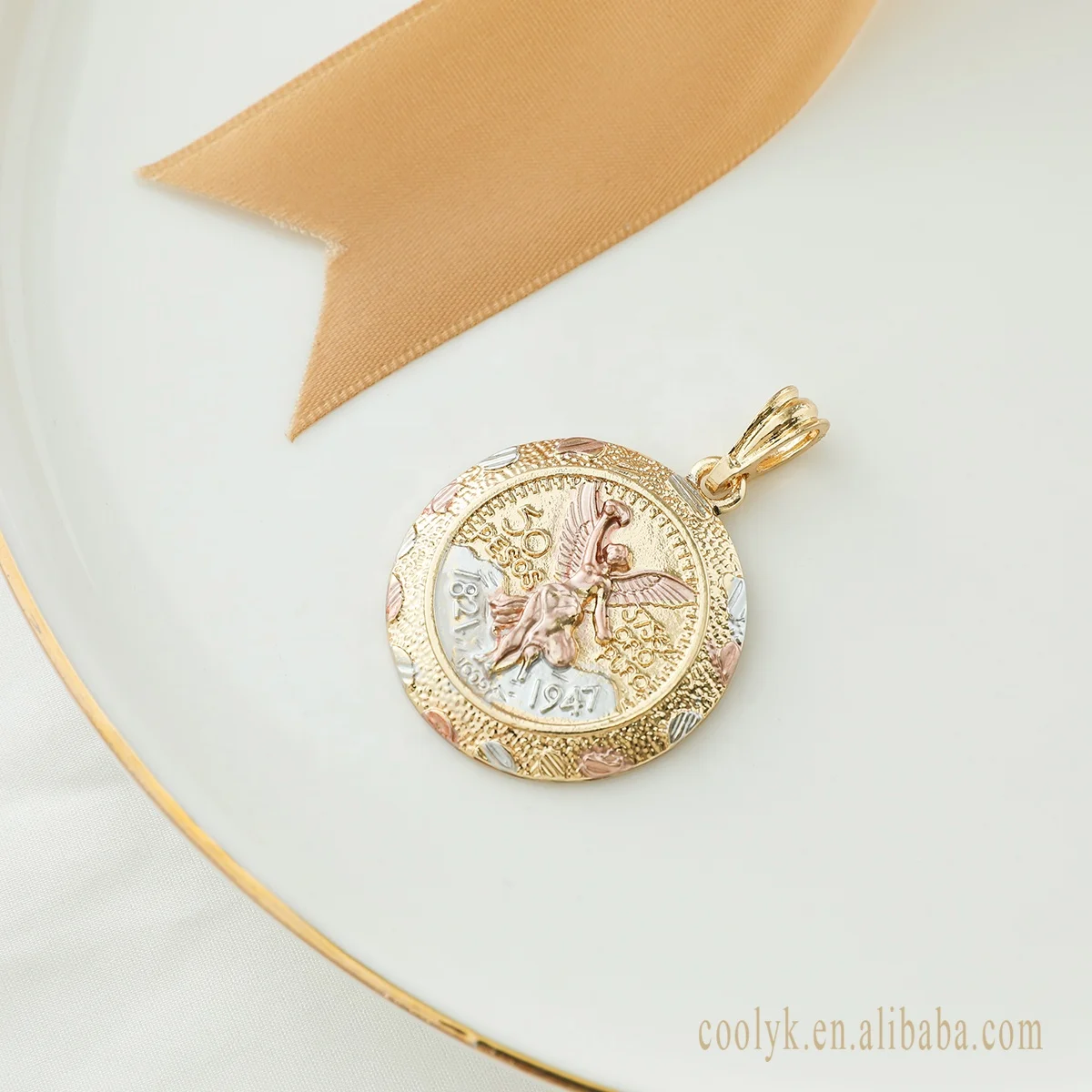 1947 Independent 50 Pesos Coins Pendant Charm Pendants Gold Copper Alloy New Mexico Claw Setting Wings Guangdong 36*49mm, Tricolor
1947 Independent 50 Pesos Coins Pendant Charm Pendants Gold Copper Alloy New Mexico Claw Setting Wings Guangdong 36*49mm, Tricolor