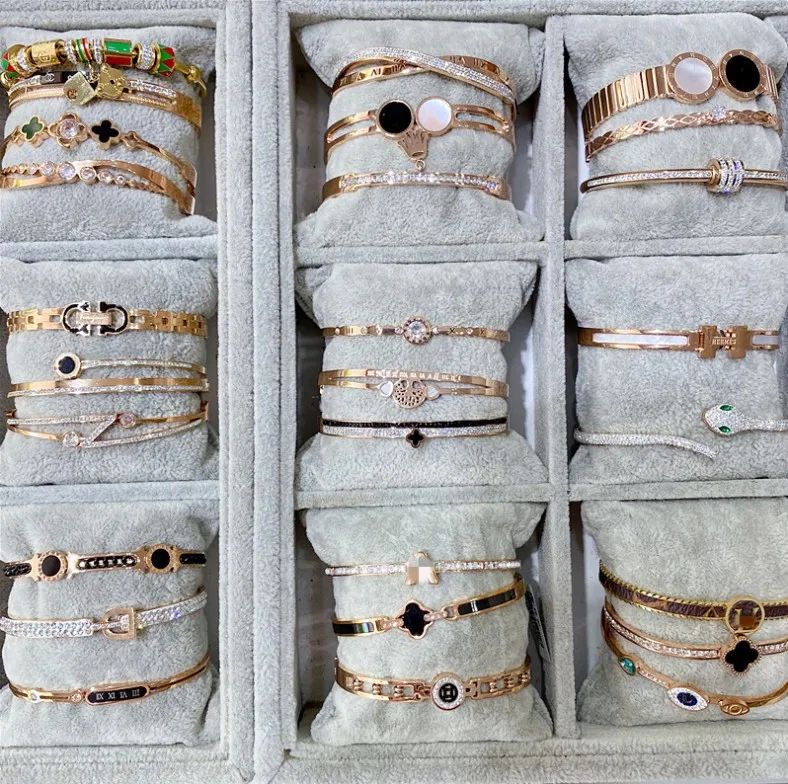 Wholesale fashion ladies gold stainless steel bangles for female rose gold plated bangle for sale
Wholesale fashion ladies gold stainless steel bangles for female rose gold plated bangle for sale