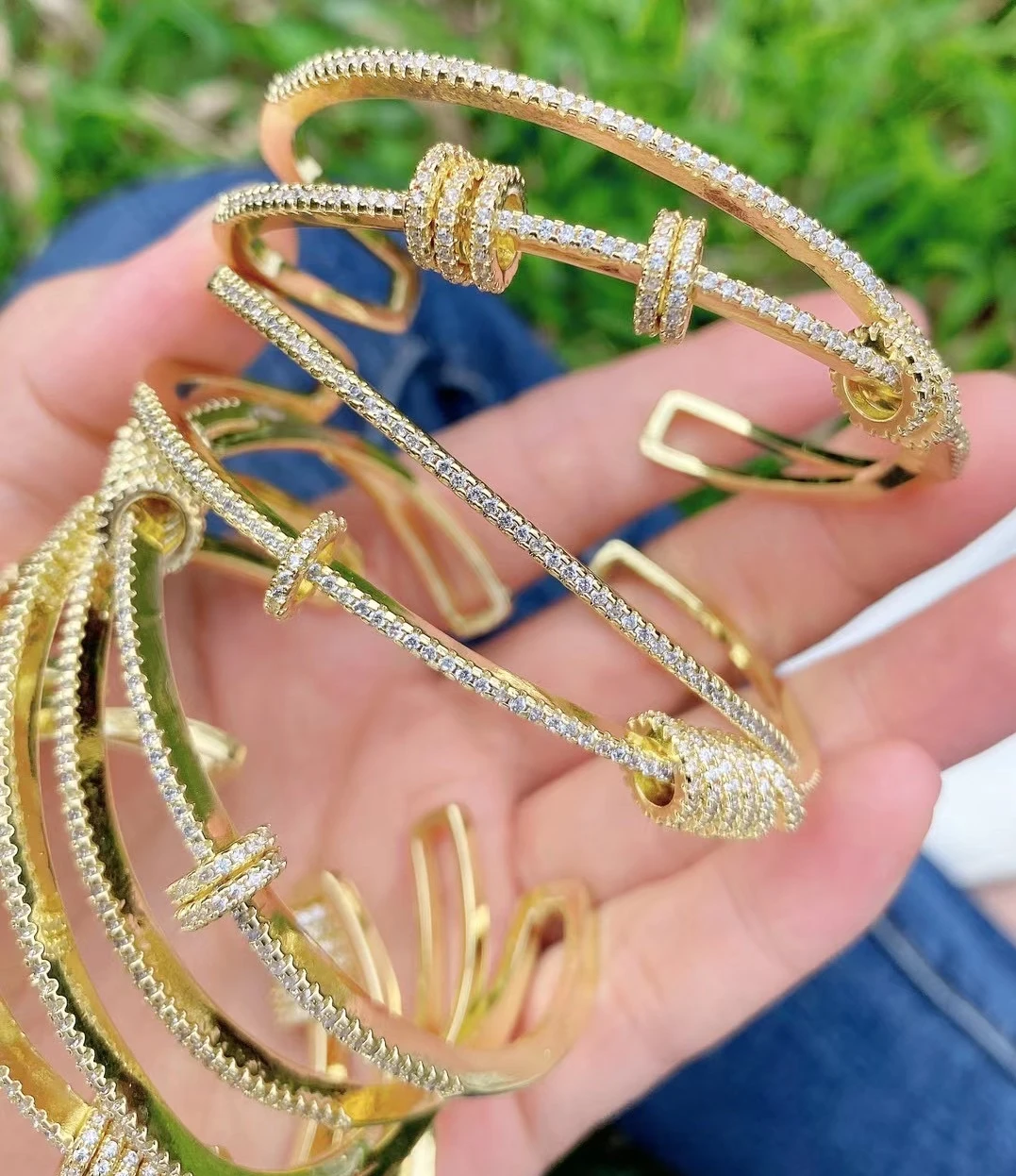 Cuff Bracelets Fashion High Quality Charm Time To Rotate Open Bracelet Women Geometric Circle Rotating 18k Gold Bracelet
Cuff Bracelets Fashion High Quality Charm Time To Rotate Open Bracelet Women Geometric Circle Rotating 18k Gold Bracelet