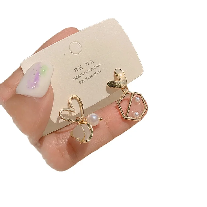 925 Sterling Silver Geometrical Shape 18K Gold Pearl Jewelry Fashion Design Earrings For Women
925 Sterling Silver Geometrical Shape 18K Gold Pearl Jewelry Fashion Design Earrings For Women
