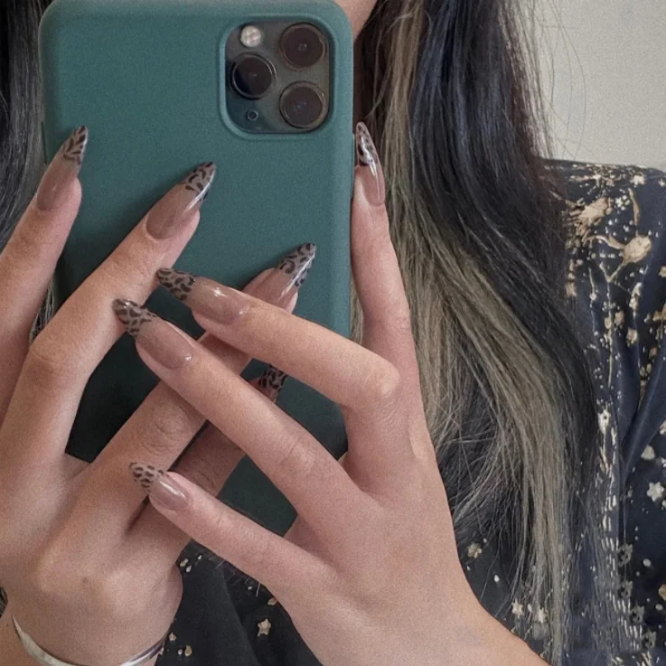 Transparent brown French leopard print full nail cover false artificial false nails false nails 24pcs
Transparent brown French leopard print full nail cover false artificial false nails false nails 24pcs