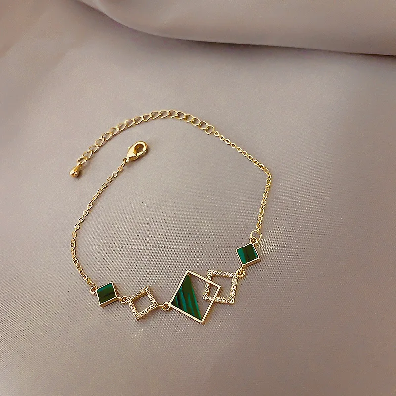 Korean Fashion Green Zircon Light Luxury Simple Cold Style Personalized For Woman Jewelry
Korean Fashion Green Zircon Light Luxury Simple Cold Style Personalized For Woman Jewelry