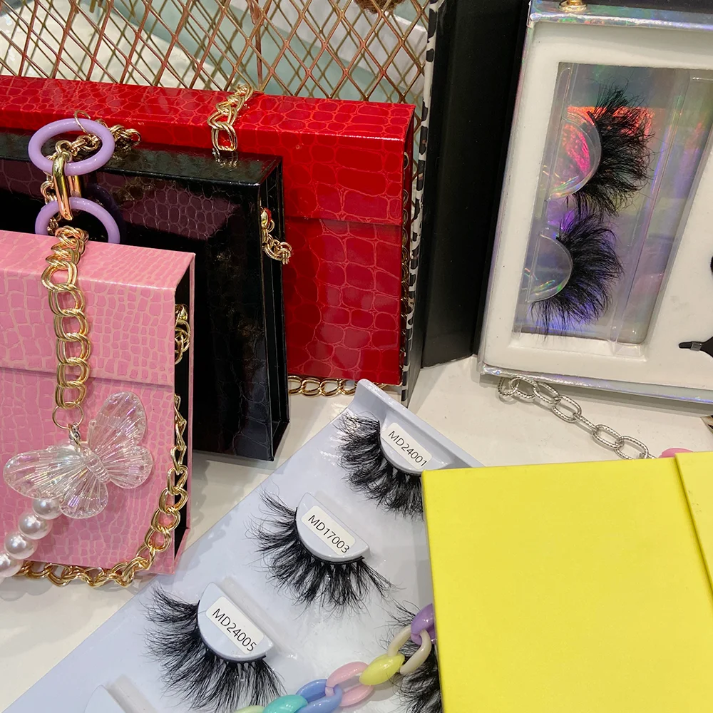 Luxury eye lashesh box custom logo eyelash box package empty mini suitcase lash packaging with chain, Black color
Luxury eye lashesh box custom logo eyelash box package empty mini suitcase lash packaging with chain, Black color