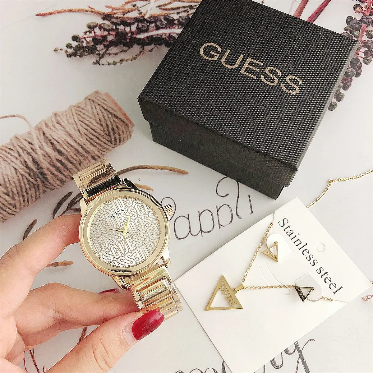 wholesale simple luxury oem fashion girls lady new design watch women alloy analog watches geneva gold wristwatch, Black
wholesale simple luxury oem fashion girls lady new design watch women alloy analog watches geneva gold wristwatch, Black
