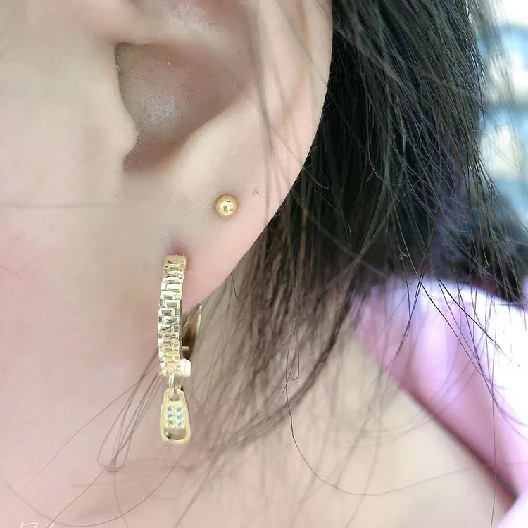 EC1706 New 2021 CZ Micro pave Zipper Hoops,Diamond slide fastener Hoop Earring For Girls ladies women
EC1706 New 2021 CZ Micro pave Zipper Hoops,Diamond slide fastener Hoop Earring For Girls ladies women