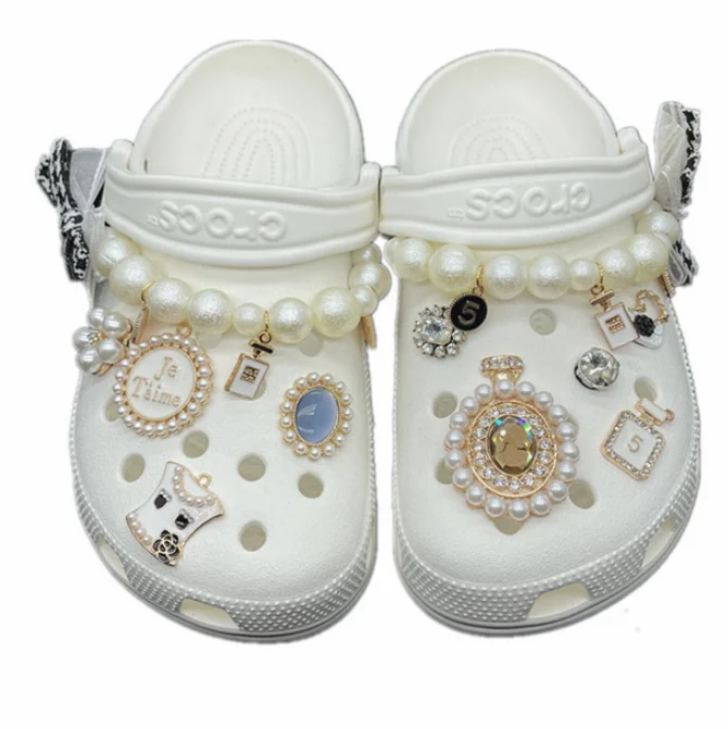 Luxury Croc Charms DIY Shoes Decorations Rhinestone Pearl Chain Croc Charms Princess Shoes Buckle Shiny Luxury Shoes Chain
Luxury Croc Charms DIY Shoes Decorations Rhinestone Pearl Chain Croc Charms Princess Shoes Buckle Shiny Luxury Shoes Chain