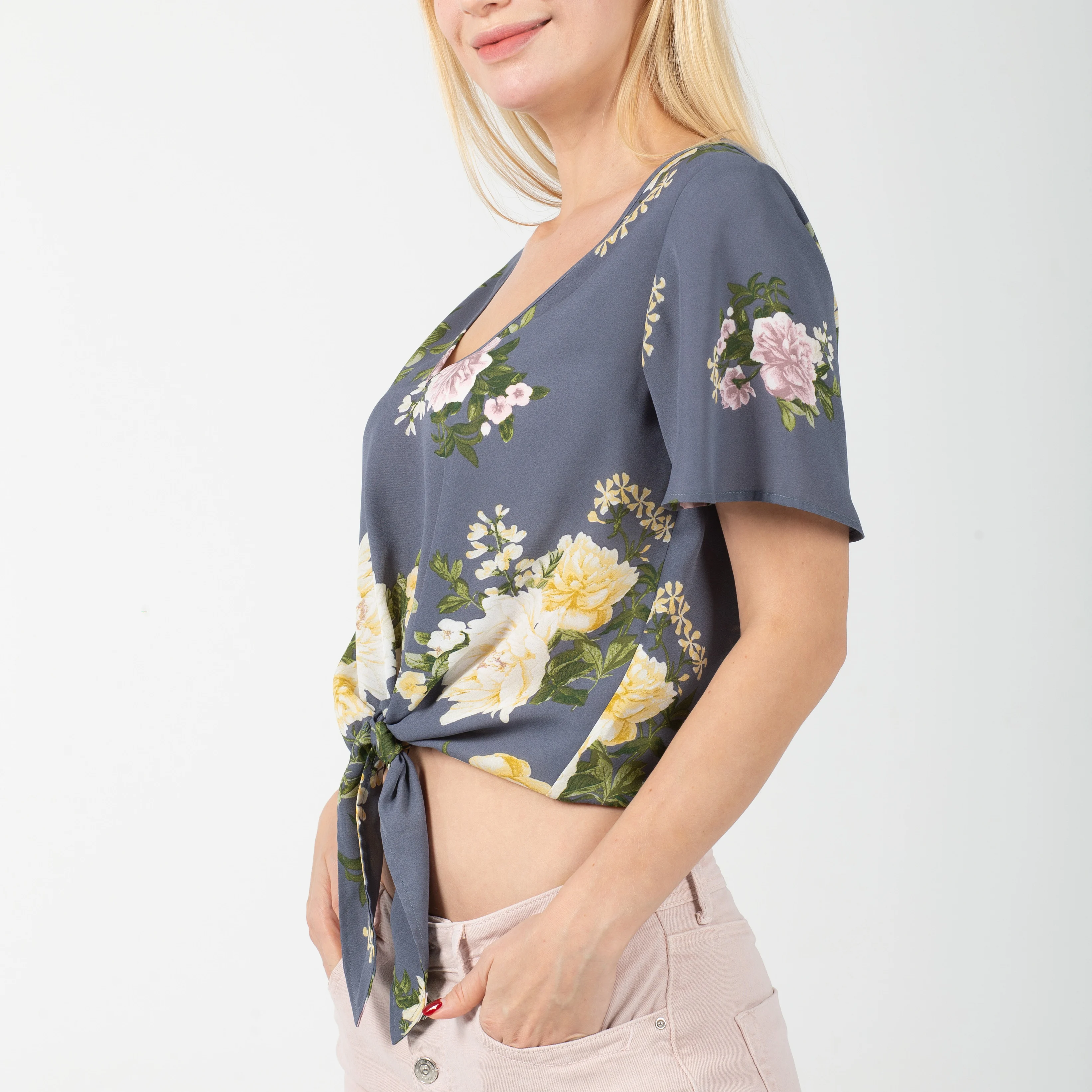 2021 Ladies Summer Casual Flare Short Sleeve V Neck Front Tie Women Chiffon Tshirt Blouses
2021 Ladies Summer Casual Flare Short Sleeve V Neck Front Tie Women Chiffon Tshirt Blouses