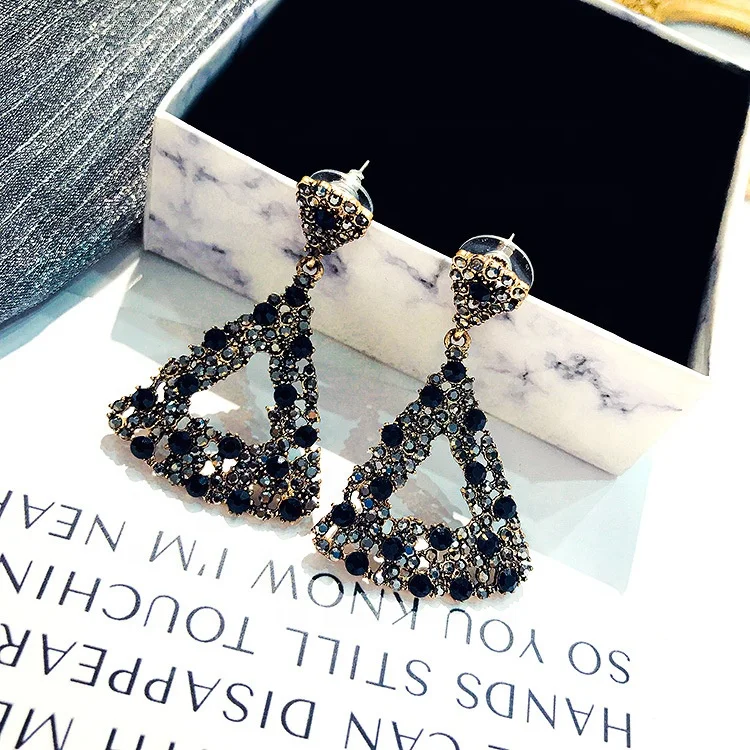 Vintage Black Crystal Drop Earrings for Women Hollow Triangle Dangle Earring Statement Fashion Wedding Jewelry Gifts, Picture shows
Vintage Black Crystal Drop Earrings for Women Hollow Triangle Dangle Earring Statement Fashion Wedding Jewelry Gifts, Picture shows