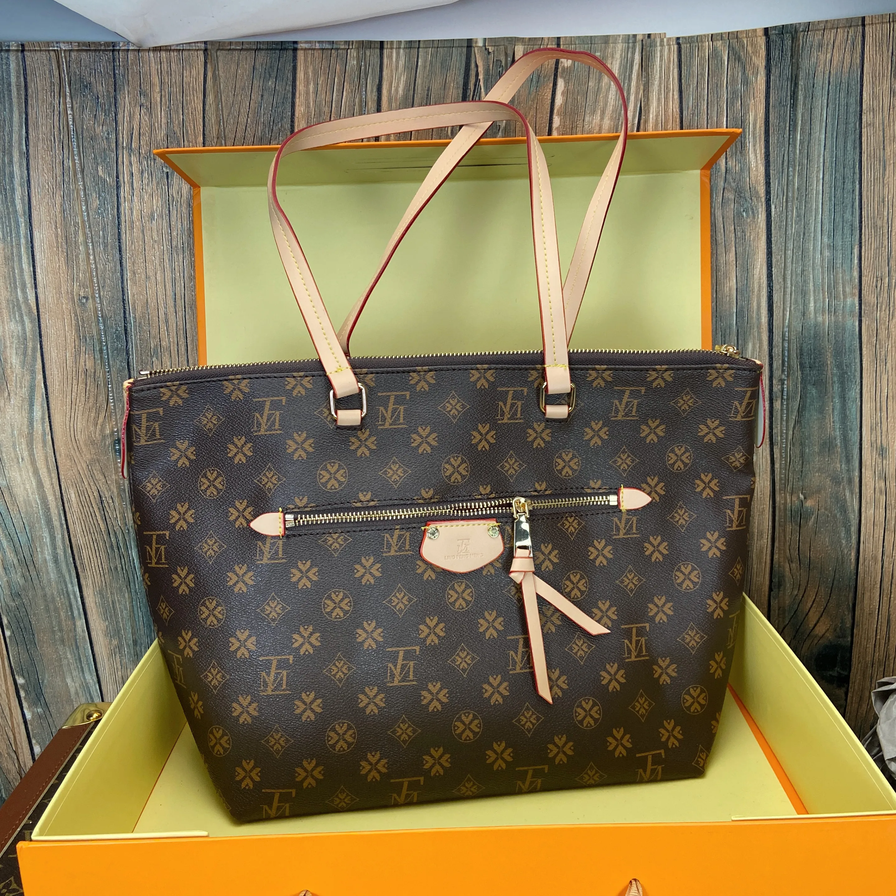 2022 fashion large tote bag sac a main ladies handbags designer brands purse and handbags for women luxury travel bag
2022 fashion large tote bag sac a main ladies handbags designer brands purse and handbags for women luxury travel bag