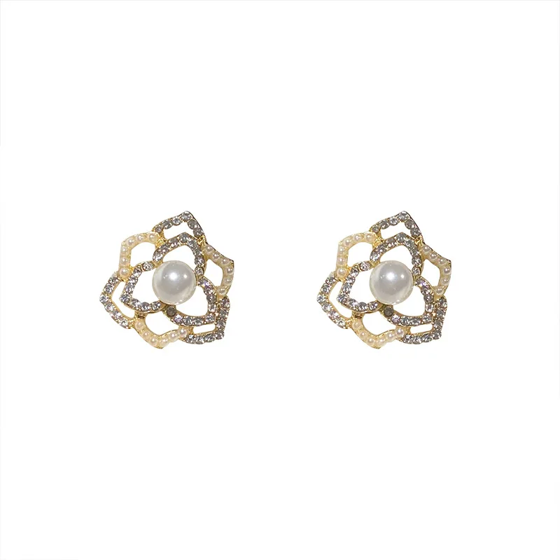 Vintage Trendy 925 Sterling Steel Needle Pearl Hollow Flower Stud Earring Hollow Crystal Flower Pearl Stud Earring
Vintage Trendy 925 Sterling Steel Needle Pearl Hollow Flower Stud Earring Hollow Crystal Flower Pearl Stud Earring