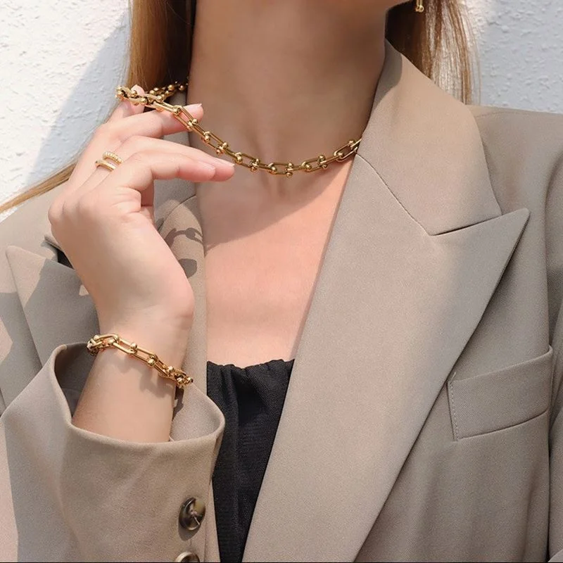 Trendy Jewelry 18K Gold Chunky U Link Chain Choker Necklace Stainless Steel Horseshoe Chain Necklace For Women
Trendy Jewelry 18K Gold Chunky U Link Chain Choker Necklace Stainless Steel Horseshoe Chain Necklace For Women