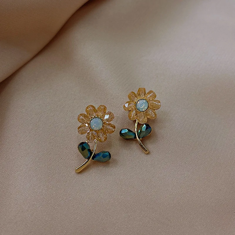 Extensive Style delicate flower earrings Flower Multiple Hanging Earrings crystal eardrop for female
Extensive Style delicate flower earrings Flower Multiple Hanging Earrings crystal eardrop for female