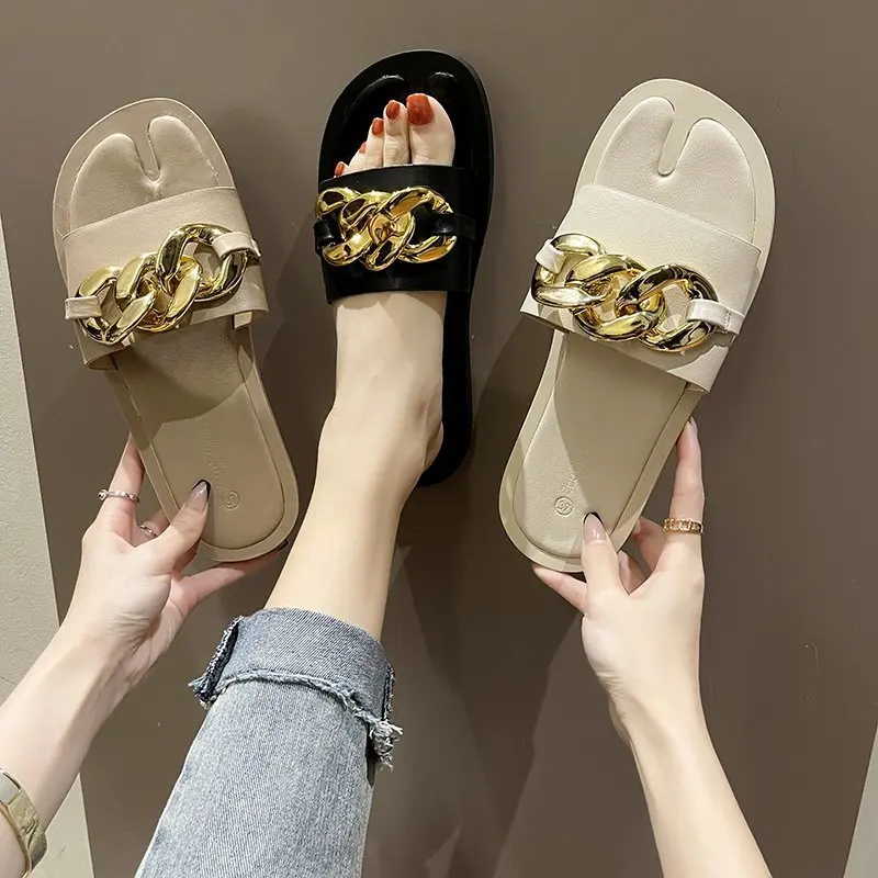 2021 Summer Latest Design Stylish Ladies Casual Fashion Golden Chain Leather Female Trending Women Slides Flat Sandals Slippers
2021 Summer Latest Design Stylish Ladies Casual Fashion Golden Chain Leather Female Trending Women Slides Flat Sandals Slippers