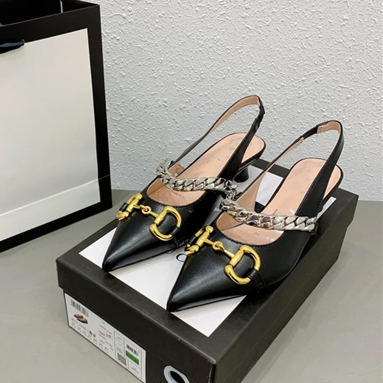 Horse buckle star web celebrity with metal chain buckle low heel pointed heels high heels women
Horse buckle star web celebrity with metal chain buckle low heel pointed heels high heels women