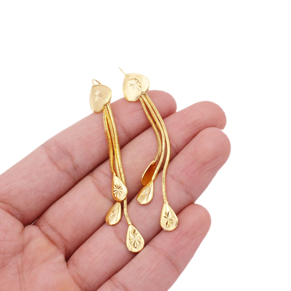 trend modern simple taseel metal popular hoop minimalistic earrings with women 18k gold plated earring jewelry wholesale
trend modern simple taseel metal popular hoop minimalistic earrings with women 18k gold plated earring jewelry wholesale