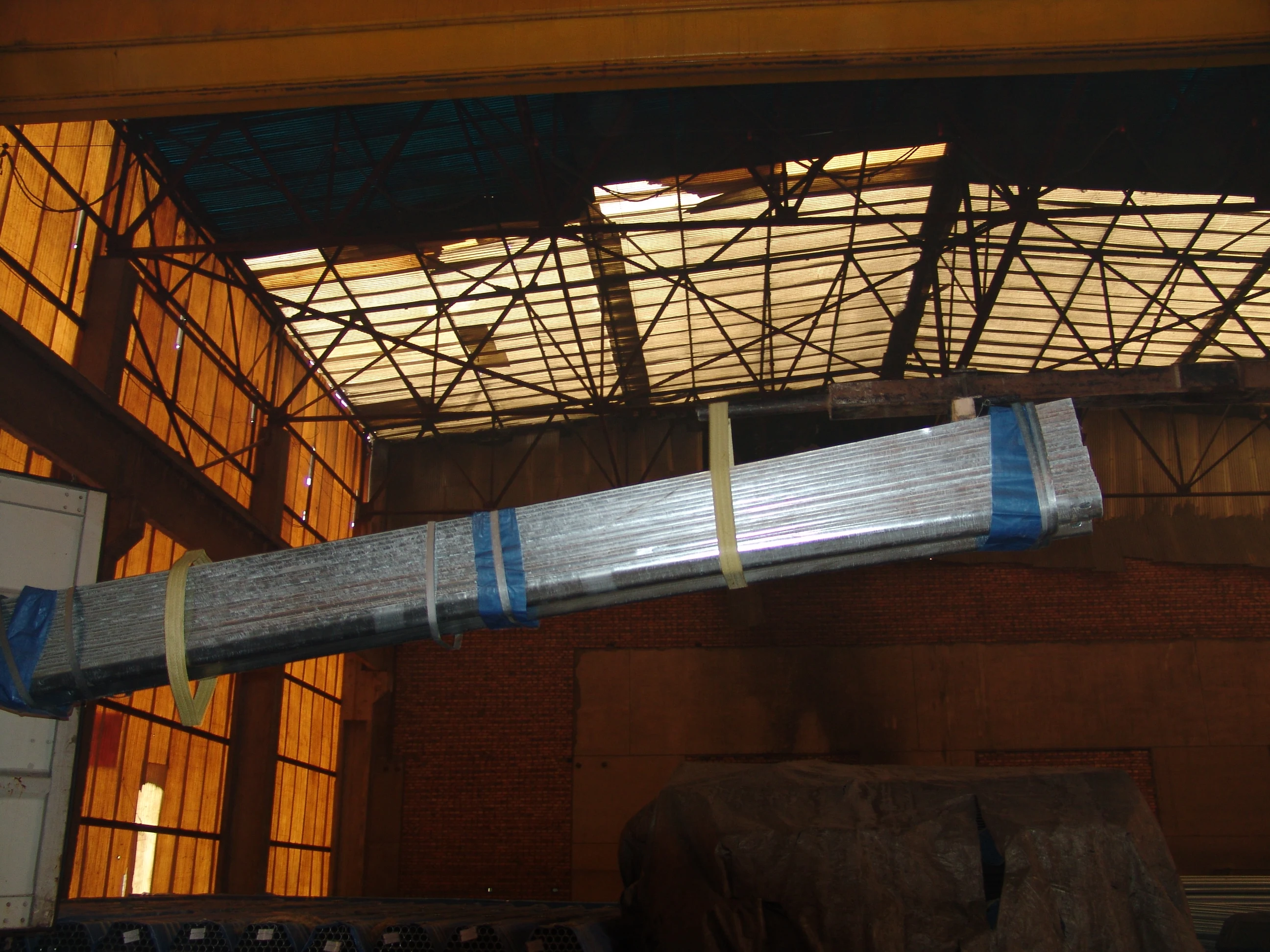 Hot dip galvanized highway guard rail with W shape section and powder coated surface