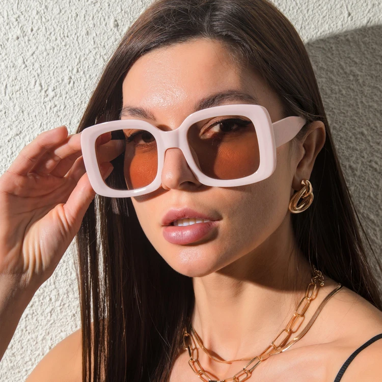 DOISYER New style thick frame fashion big frame square sunglasses men and women trendy jelly color sunglasses
DOISYER New style thick frame fashion big frame square sunglasses men and women trendy jelly color sunglasses