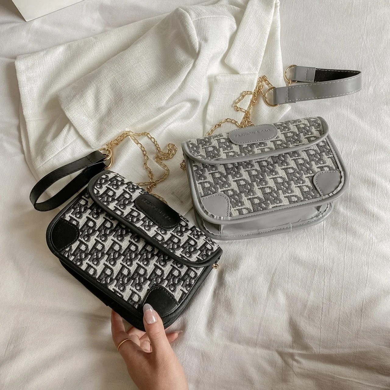 New stitching retro letter printing canvas bag PU shoulder messenger bag, Black,gray
New stitching retro letter printing canvas bag PU shoulder messenger bag, Black,gray
